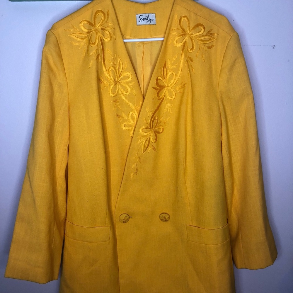 Emily Plus Size Blazer w Embroidered flowers